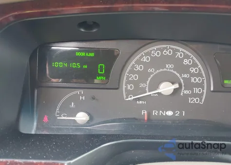 2003 Lincoln Town Car Signature из США, поврежденный, VIN 1LNHM82W63Y653151